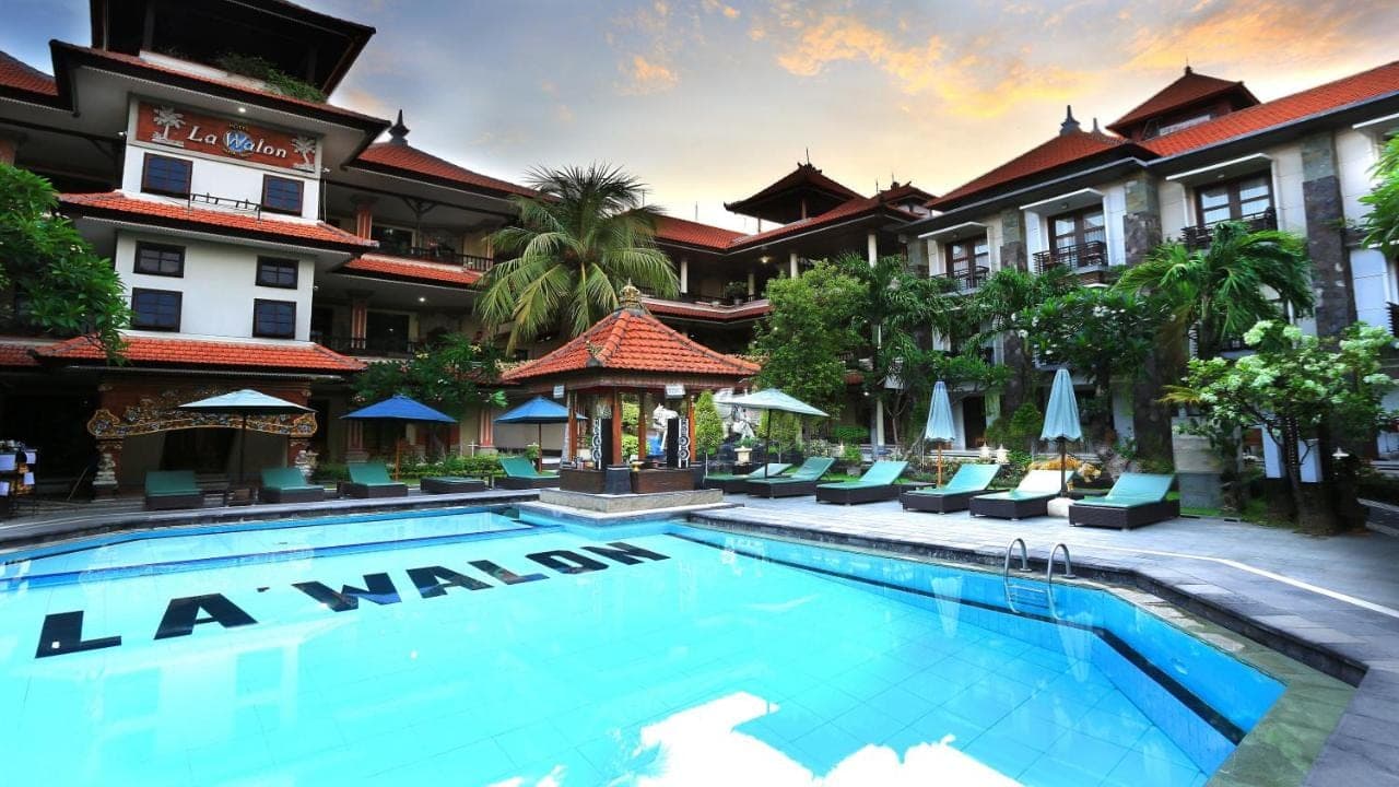 a large swimming pool in front of a hotel at La Walon Hotel in Kuta