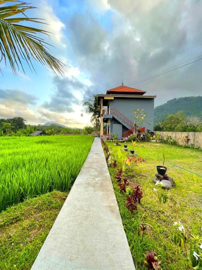 a path leading to a house in a rice field at Tirta Unda Sidemen in Sidemen