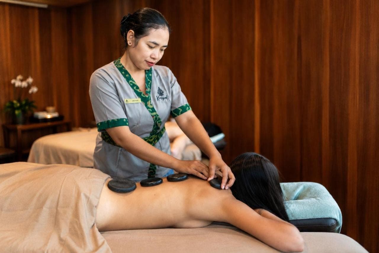 a woman getting a massage on the back of a woman at Kropak Sidemen in Sidemen