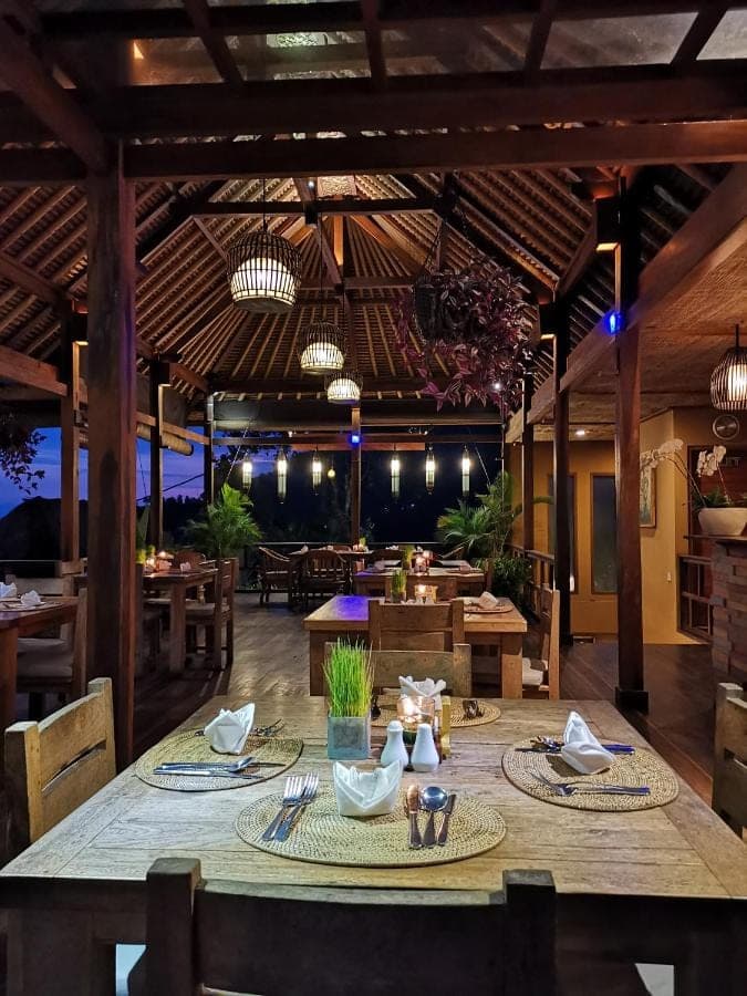 a dining room with a table in a restaurant at Sawah Indah Villa in Sidemen
