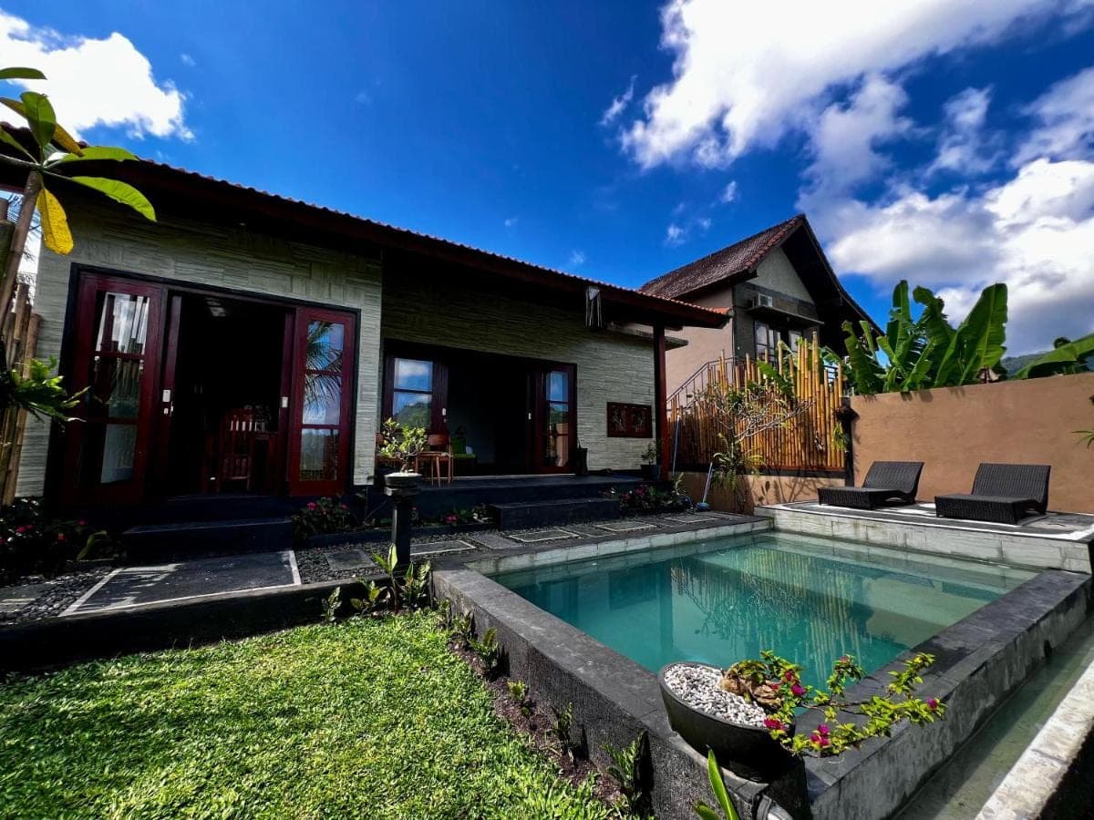 a house with a swimming pool in the yard at Ume Dukuh Home Sidemen in Sidemen