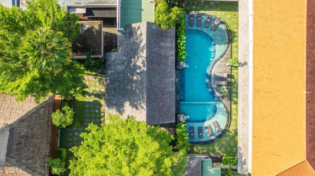 an overhead view of a swimming pool with trees at Puri Andong Villa in Ubud