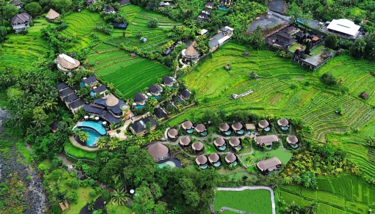 an overhead view of a resort with a bunch of resorts at The Wapa Lux Tent in Sidemen
