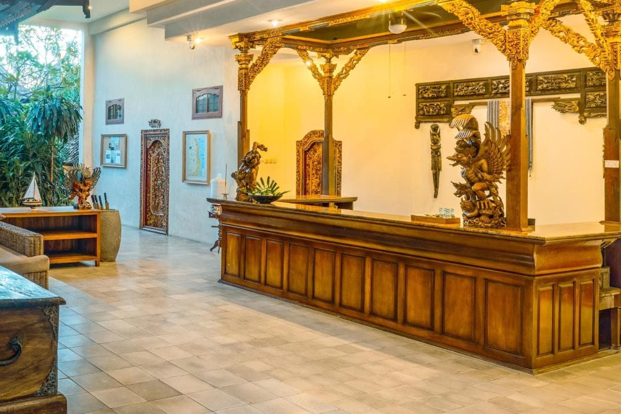 a court room with a bench and a wooden at Sri Phala Resort &amp; Villa in Sanur