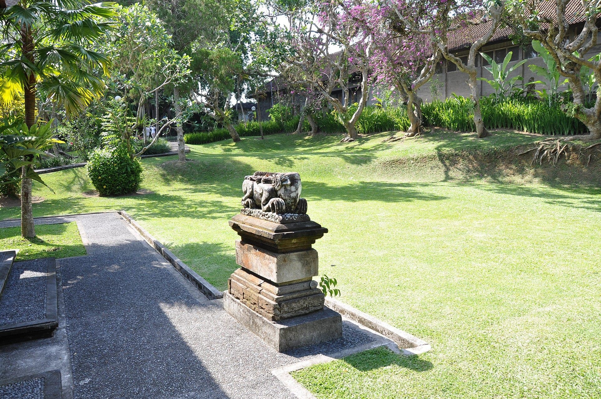 Puri Lukisan Museum main building and garden