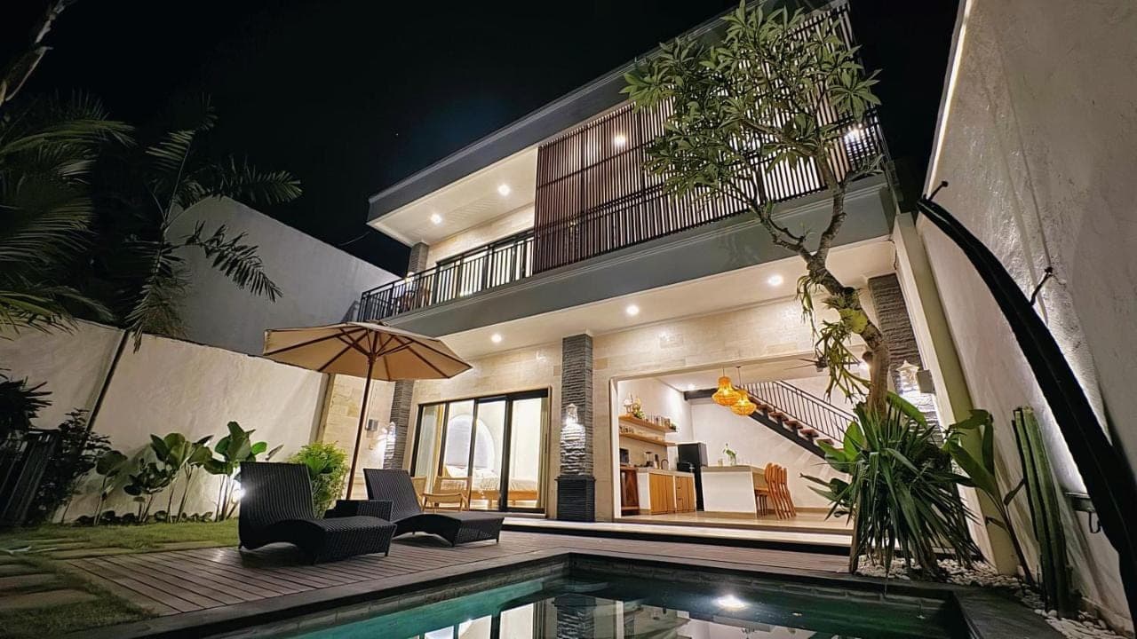 a villa with a swimming pool and a house at Villa Niu Center Canggu - FattyLion in Canggu