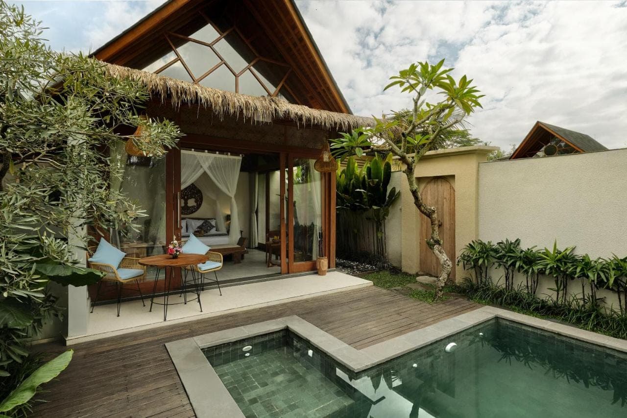 a villa with a swimming pool in the backyard at Changi Jungle Ubud Villas in Ubud