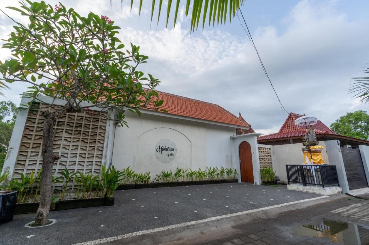 a white building with a red roof at Maharani Villa & Guesthouse Uluwatu in Uluwatu