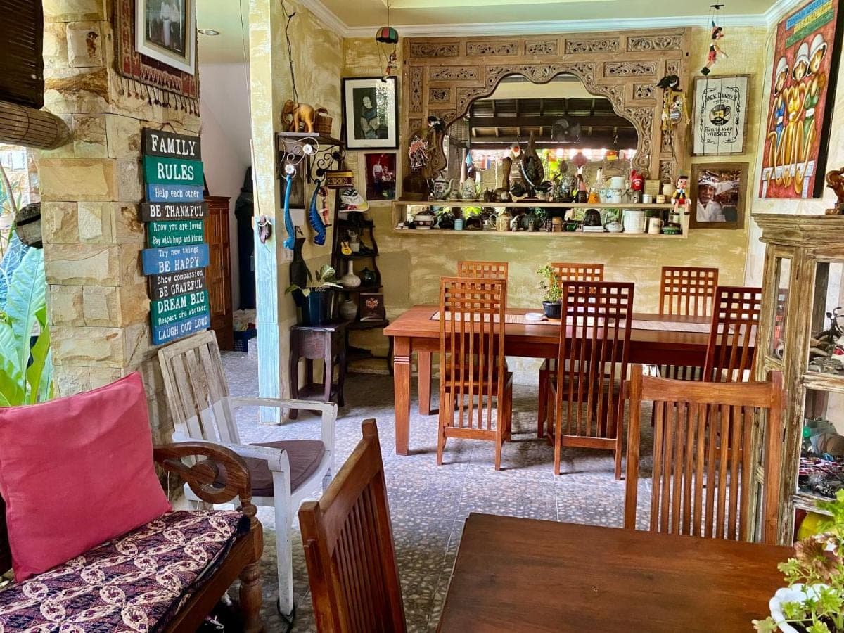 a dining room with a table and chairs at Frog Homestay Sanur in Sanur