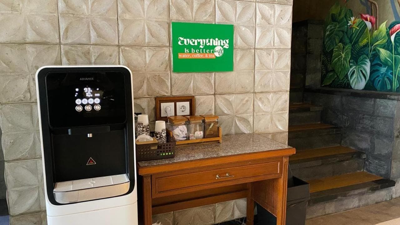 a self service vending machine next to a desk at Pepitu Dormitory By Sandat in Kuta