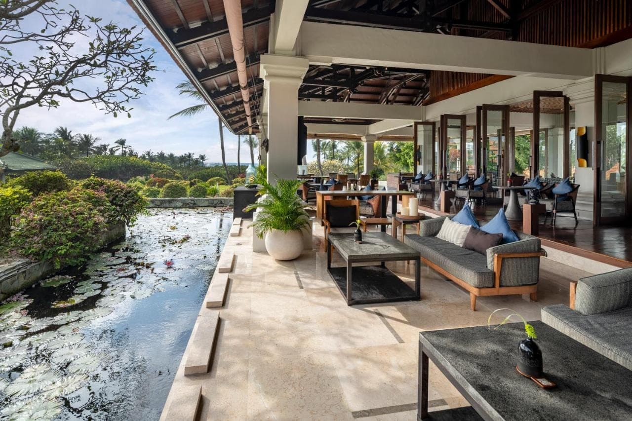 a restaurant with a koi pond in the middle at Grand Hyatt Bali in Nusa Dua