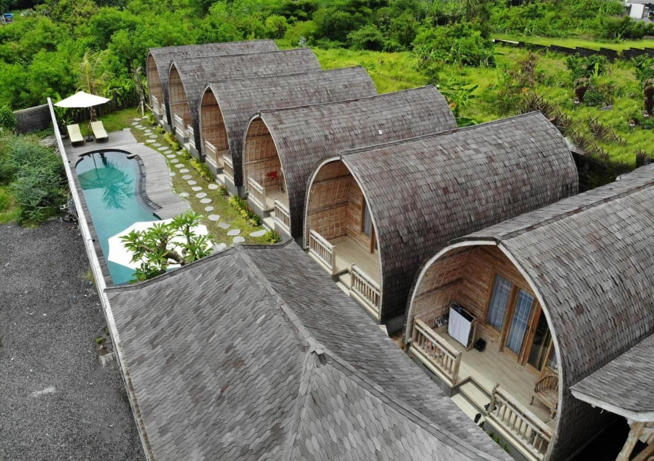 an overhead view of a building with a swimming pool at Tanhana Villa Canggu in Canggu