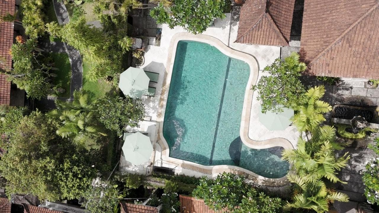 an overhead view of a swimming pool in a resort at Puri Saraswati Dijiwa Ubud in Ubud