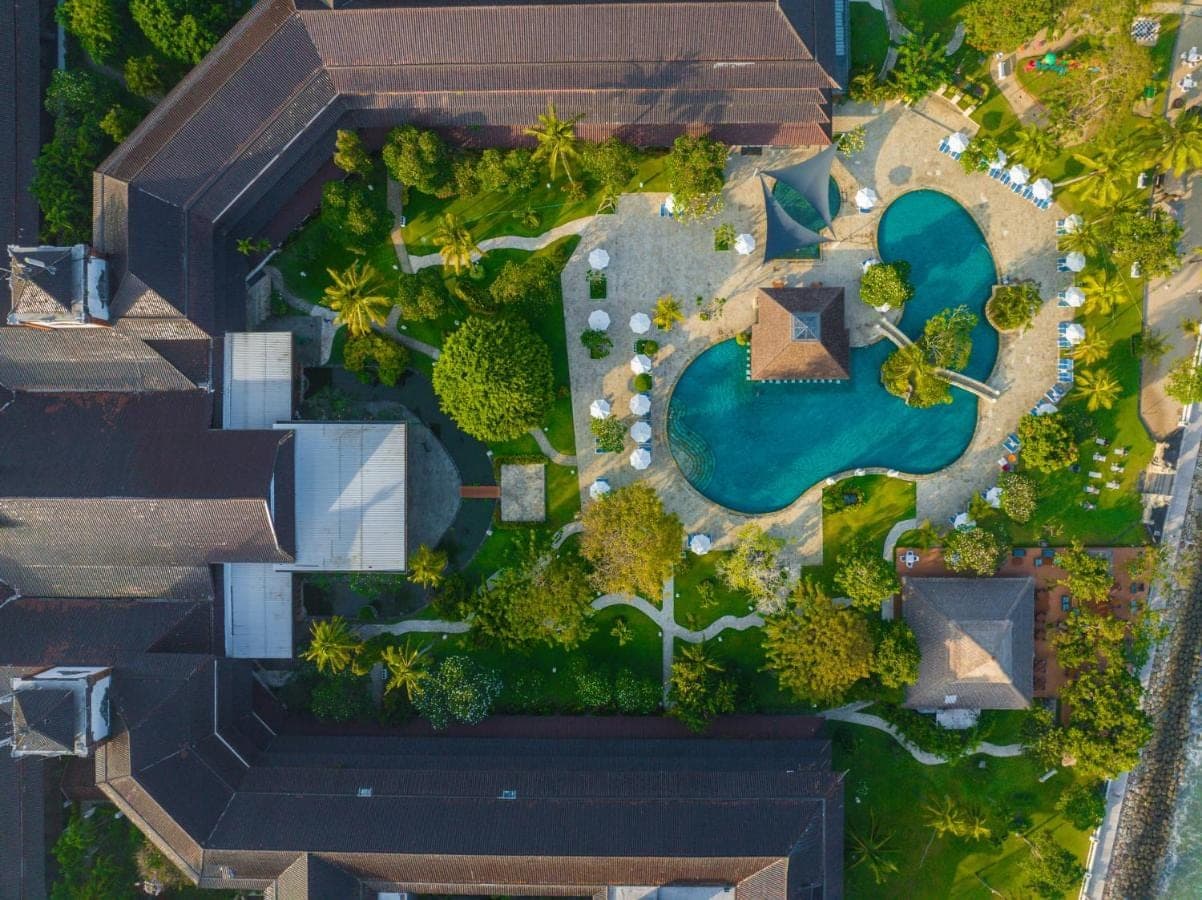 an overhead view of a resort with a swimming pool at Discovery Kartika Plaza Hotel in Kuta